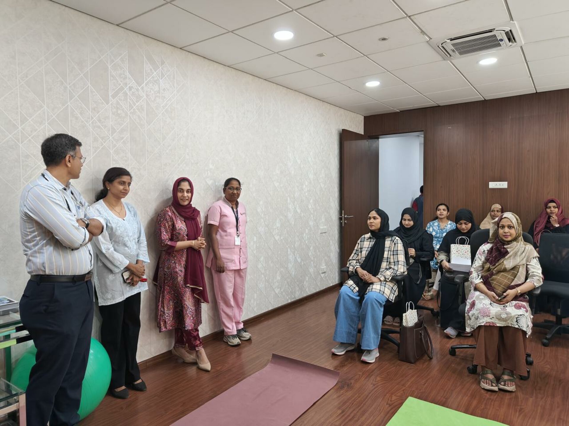 Dr. Afshan Maniyar Conducts Antenatal Care Class at Ruby Hall Clinic